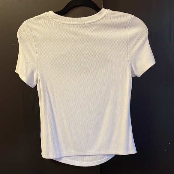 Cutout top - Picture 2 of 2